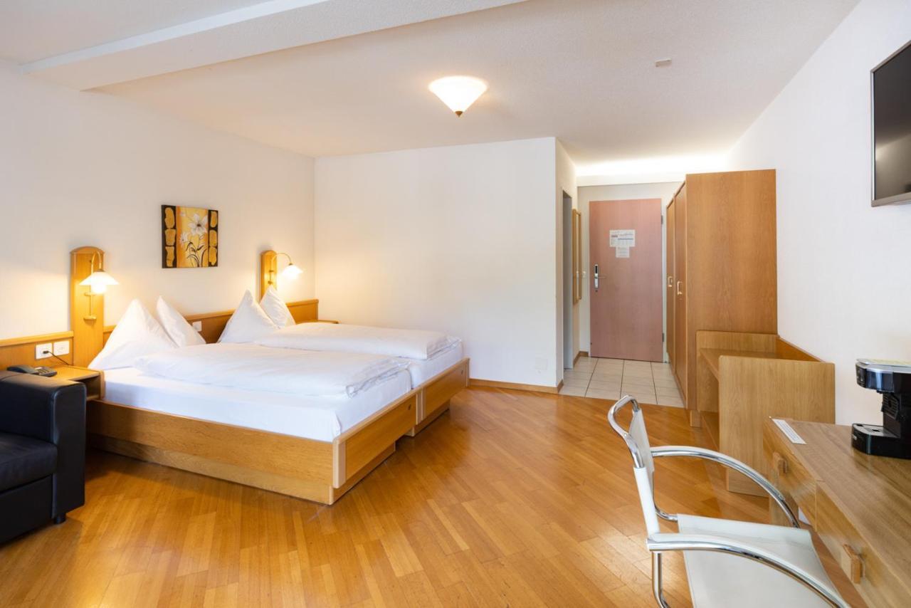 Strandhotel Seeblick Faulensee Eksteriør billede