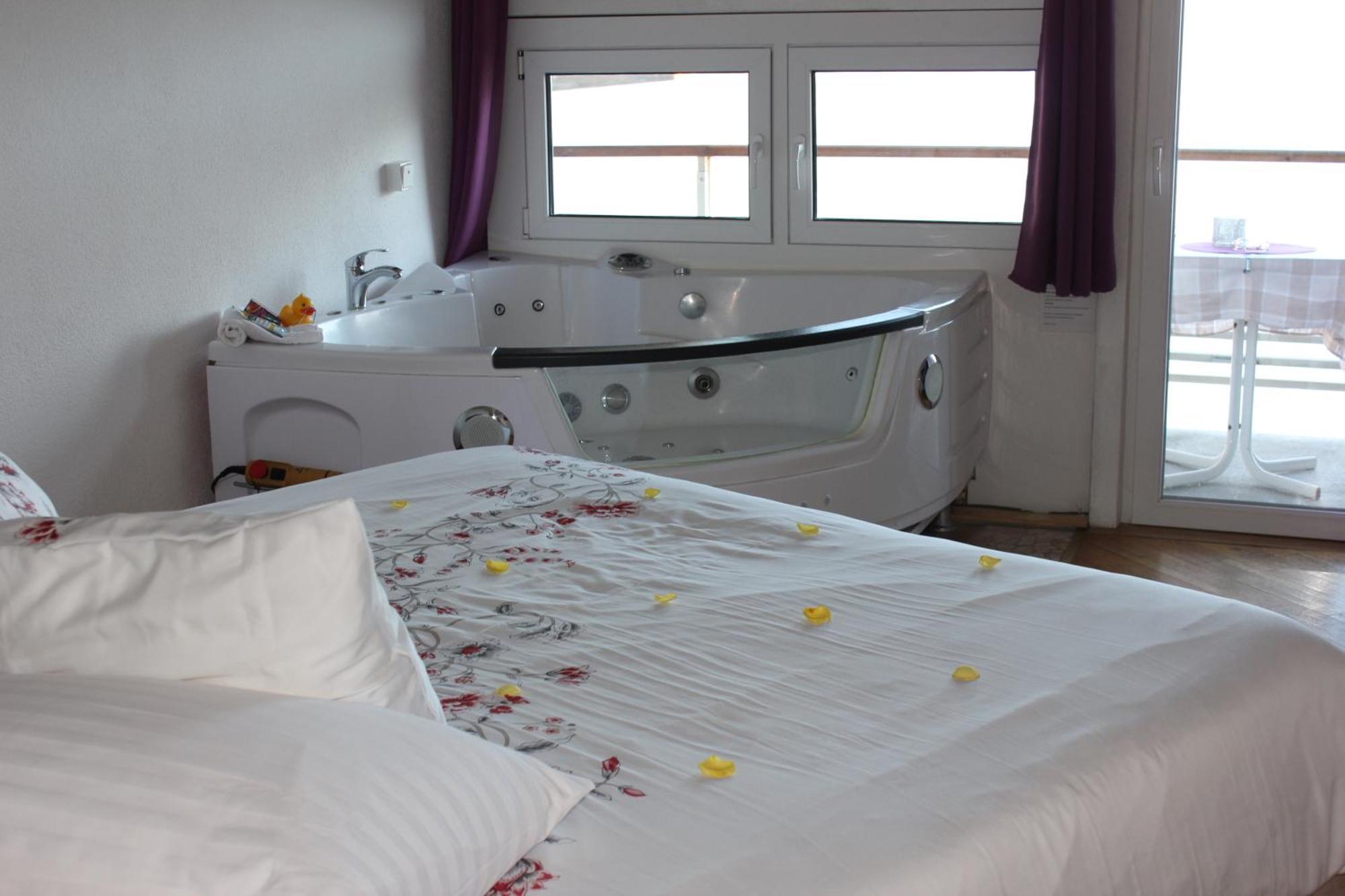 Strandhotel Seeblick Faulensee Eksteriør billede