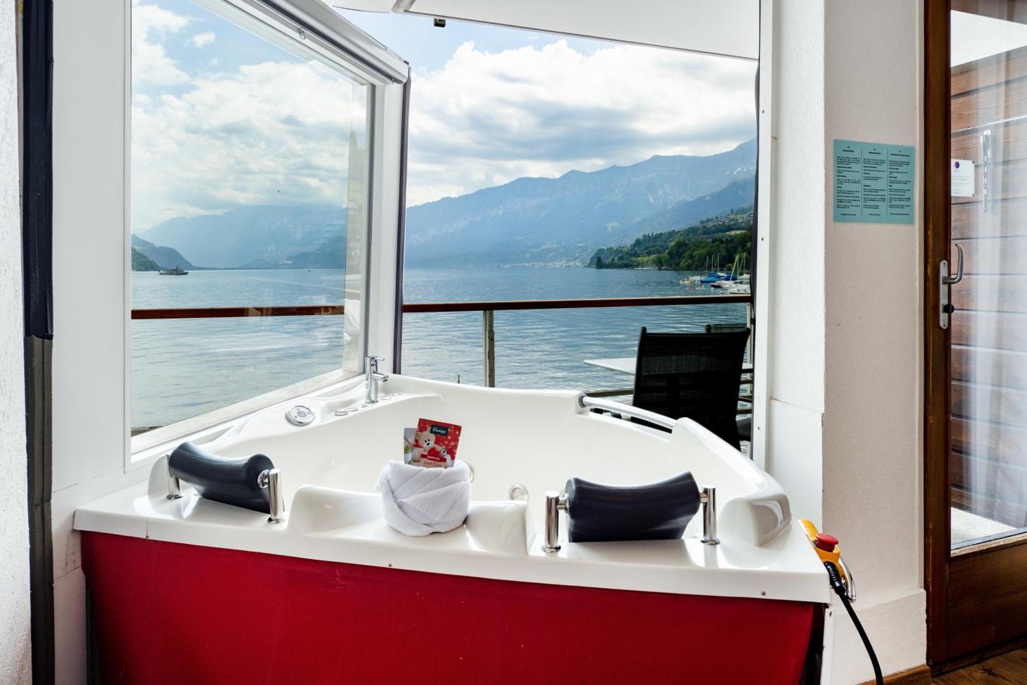 Strandhotel Seeblick Faulensee Eksteriør billede