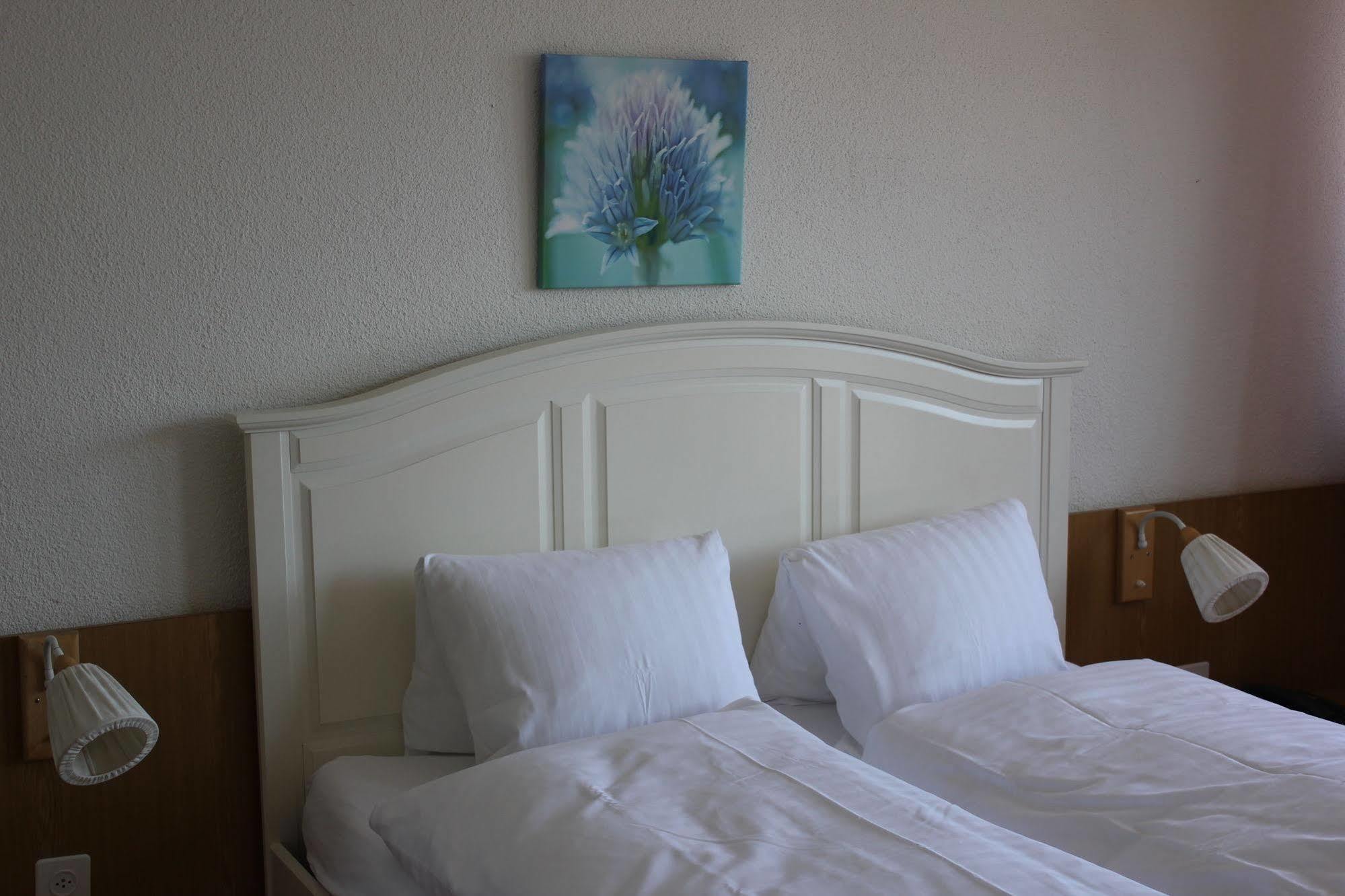 Strandhotel Seeblick Faulensee Eksteriør billede